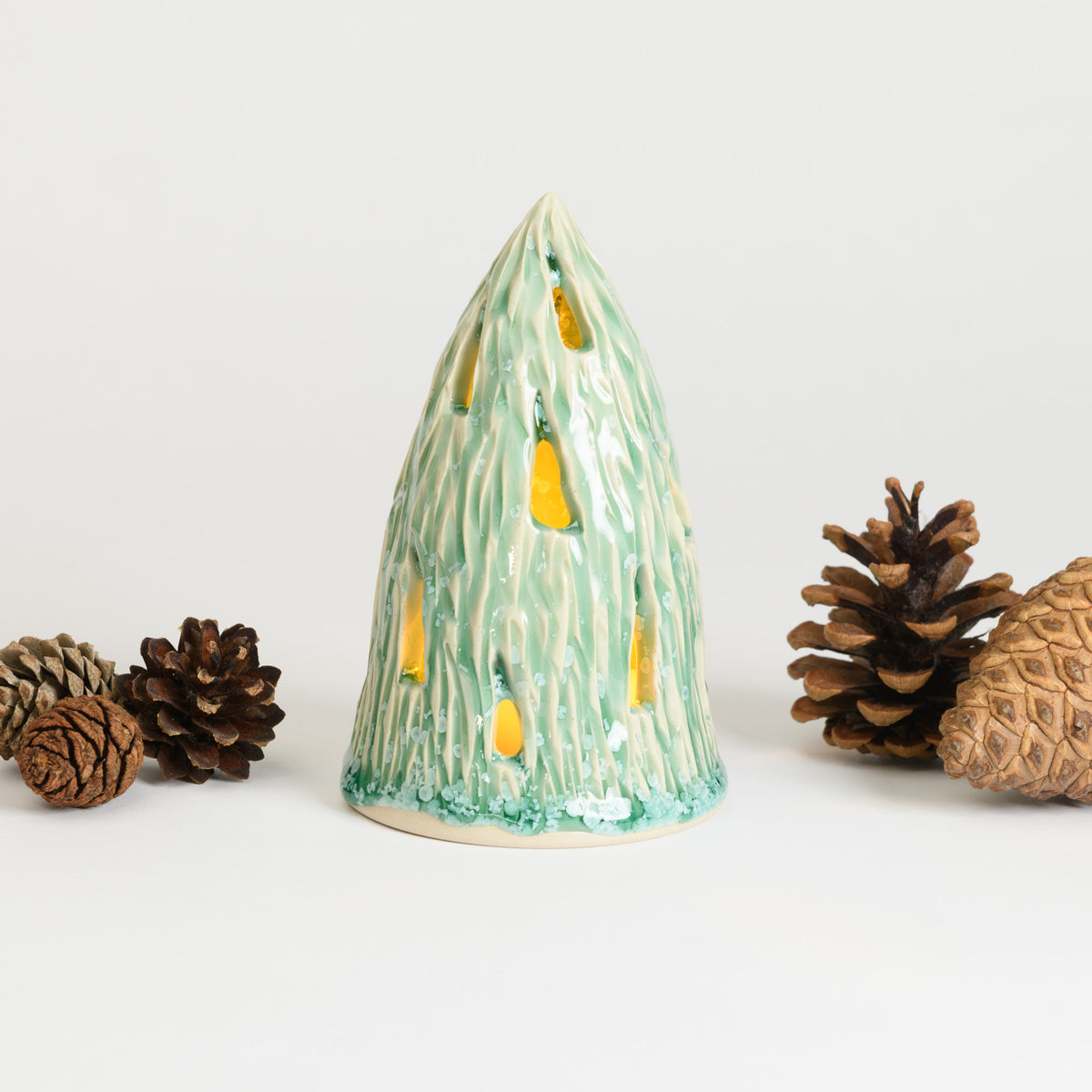 Christmas Tree - Carved Large Mint
