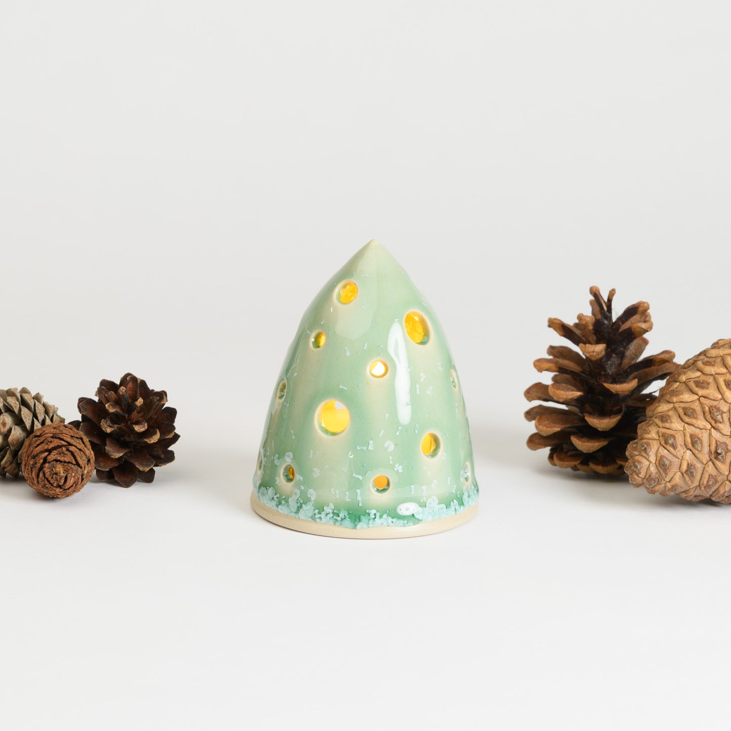 Christmas Tree - Carved Small Mint