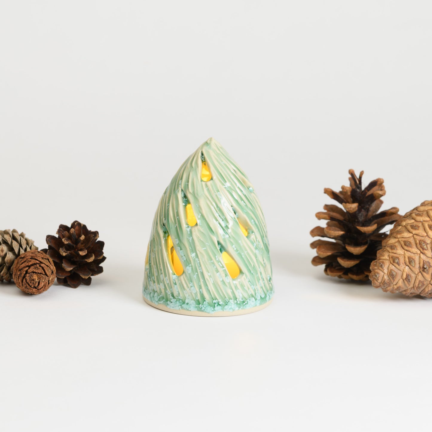 Christmas Tree - Carved Small Mint